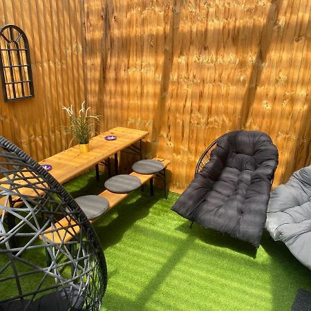 3 Double Bed Brittania Styled Central Home Near Lfc Sleeps 6 With Free Business Super Fast Fibre Broadband Liverpool Buitenkant foto